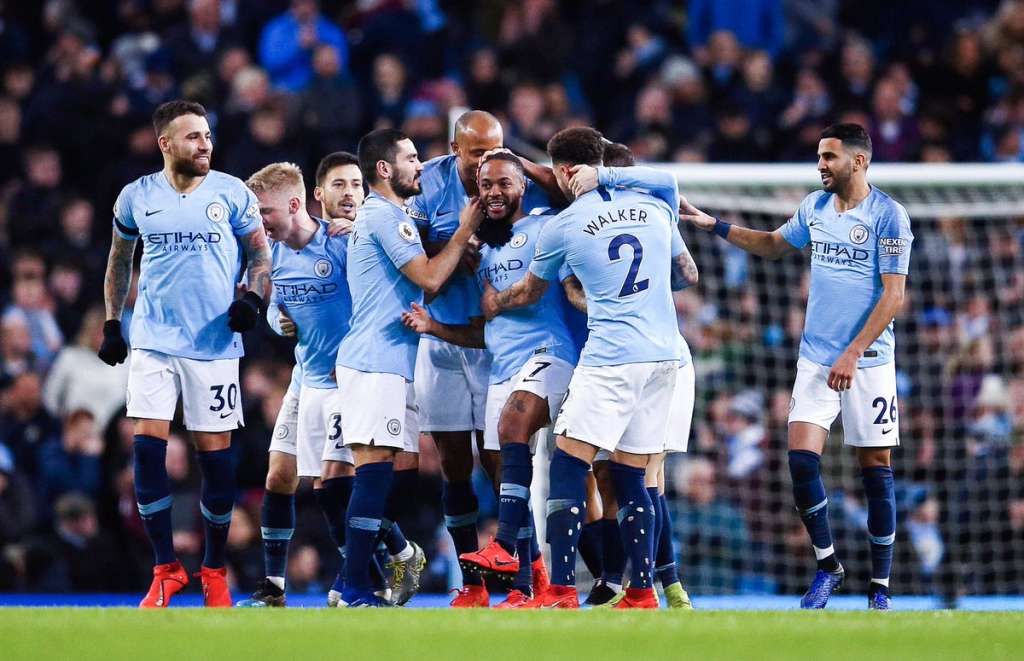 Com 3 gols de Sterling, City bate Watford e se distancia do Liverpool