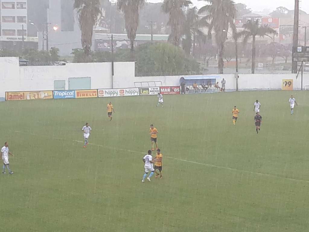 Crac vence Goiânia e garante vaga nas quartas de final