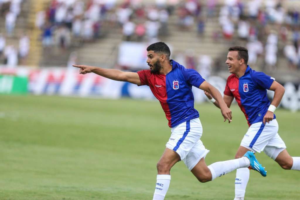 Rodolfo marca dois e Paraná bate Cascavel FC na estreia do segundo turno