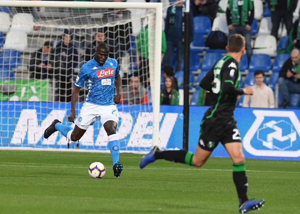 Napoli marca no fim, mas empata e fica mais longe da líder Juventus