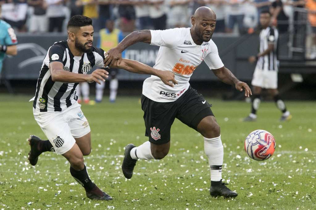 Na tarde deste domingo, o Corinthians ficou no empate sem gols com o Santos e adiou a classificação para às quartas de final