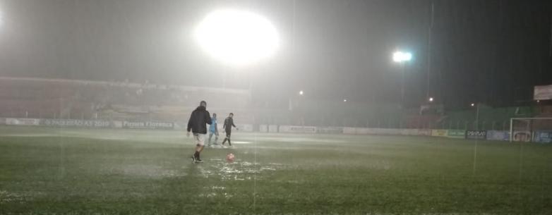 Choveu muito e ate faltou luz em Barretos e jogo contra Grêmio Osasco foi adiado para quinta-feira