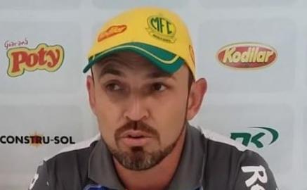 Depois de livrar time do rebaixamento no Paulistão, técnico entrega o cargo. Ouça !