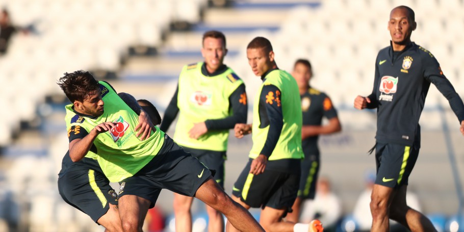 Amistosos: Ex-Flamengo herda a camisa 10 de Neymar contra Panamá e República Checa