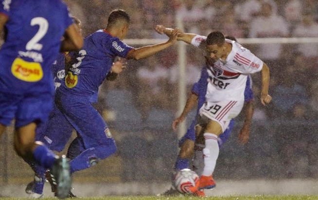 O jovem Antony marcou o gol do São Paulo no empate diante do São Caetano