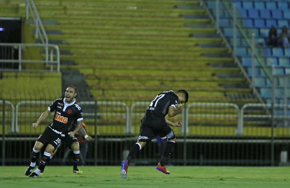 Carioca: Meia diz que tirou ‘peso das costas’ com gol e minimiza cobrança no Vasco