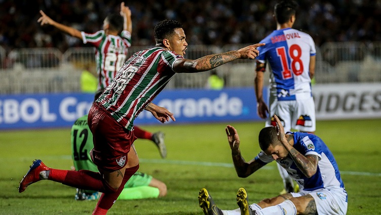 Logo depois de perder pênalti, Luciano se redimiu e fez o gol da classificação tricolor