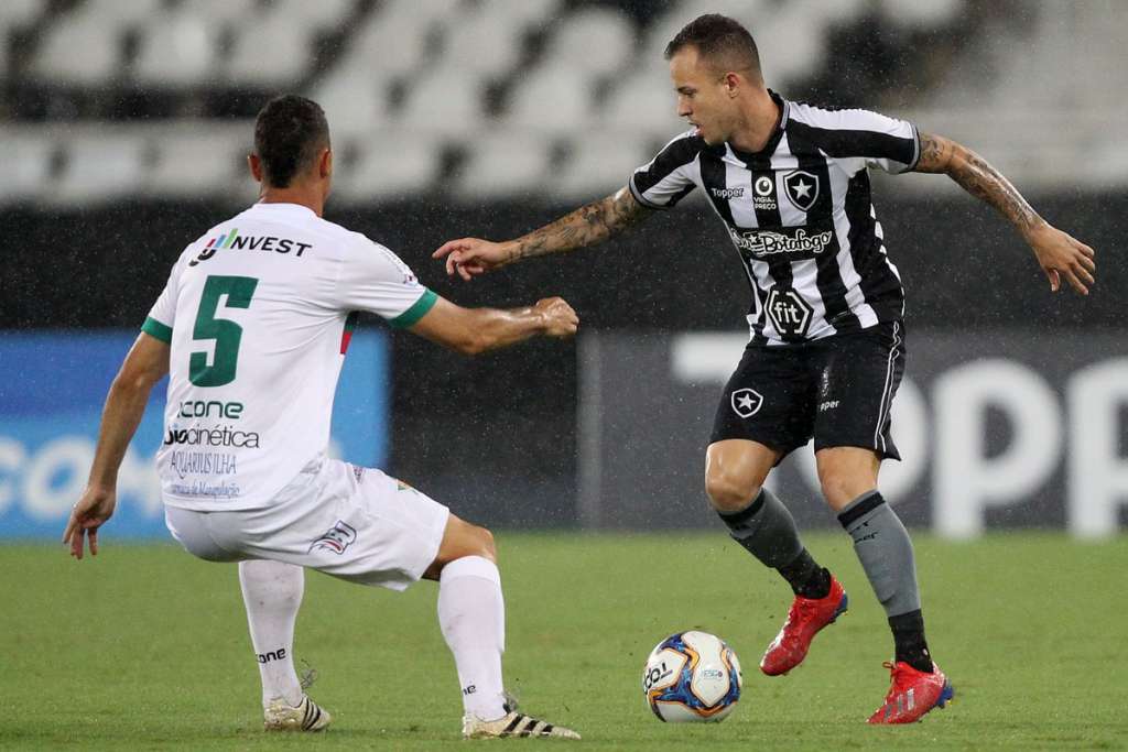 Botafogo vence Portuguesa por 4 a 1