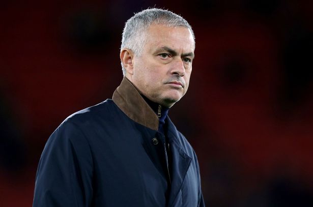 José Mourinho diz que recusou propostas e mira assumir um clube em junho