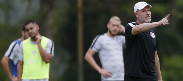 Zago sabe que superar o Santos vai ser uma missão difícil, mas ressalta que é possível.