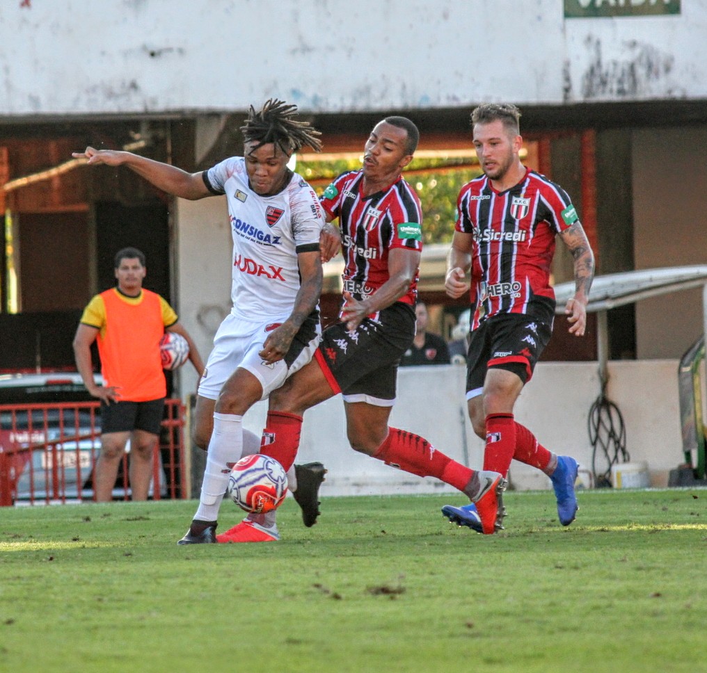 Matheus Jesus marcou seu sexto gol no Paulistão e garantiu o empate do Oeste contra o Botafogo (Foto: Jefferson Vieira/Oeste FC)