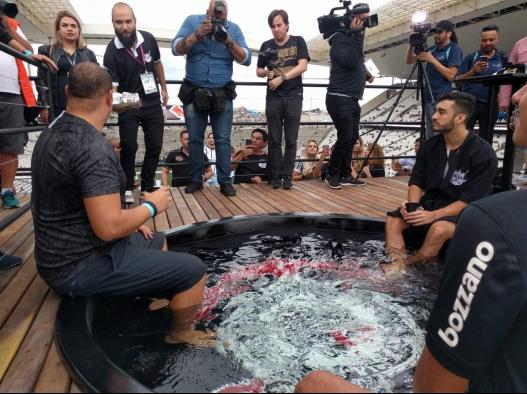 Camarote corintiano na Arena conta até com piscina