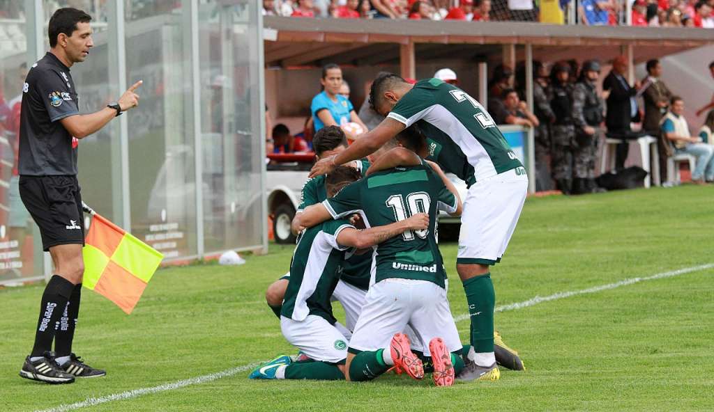 GOIANO: Com pênalti polêmico, Goiás vence e sai na frente 2 0002050377066 img