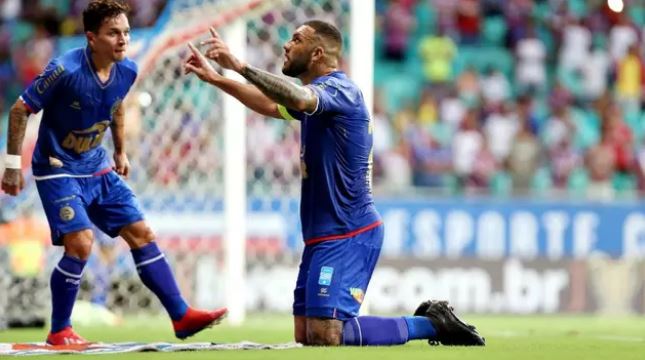 O atacante Fernandão comemora o segundo gol do Bahia diante do Salgueiro (Foto: Felipe Oliveira/Bahia)