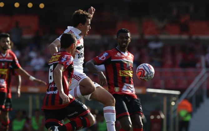 Decisivo no domingo, Igor Gomes convive com comparações com Kaká há anos