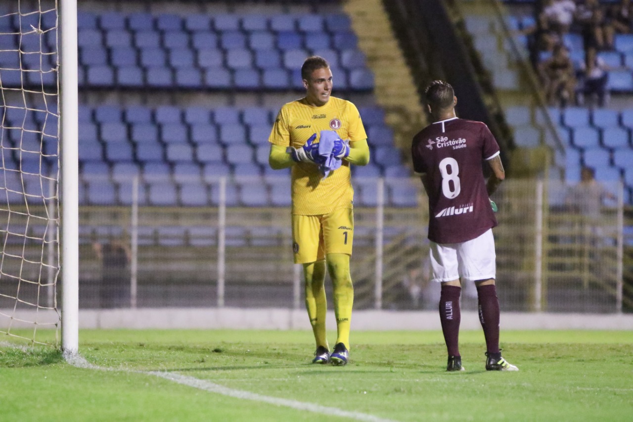 Paulista A2: Após susto, goleiro do Juventus recebe alta do hospital