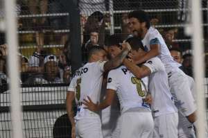 Apesar de promessa, Santos segue sem pagar salários atrasados do elenco