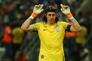 Apesar de não ter lesão detectada, ídolo segue como dúvida no Corinthians