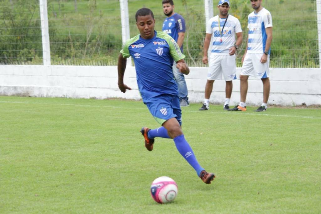Avaí acerta empréstimo do lateral-esquerdo Capa ao Vitória