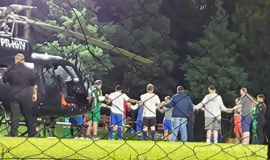 Amigos fizeram oração após a morte de Henzel numa pelada