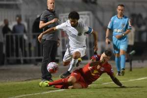 Victor Ferraz exalta postura e sistema defensivo do Santos após classificação