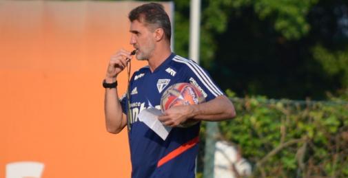 São Paulo ensaia jogadas de bola parada para surpreender o Ituano