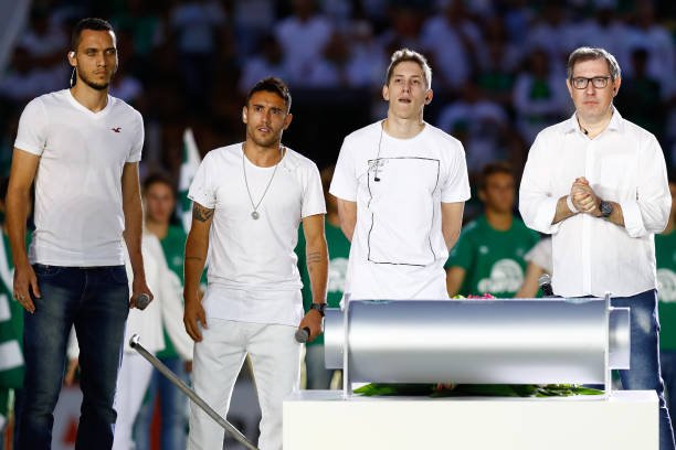 Sobrevivente da tragédia da Chapecoense, Follmann se despede de Rafael Henzel