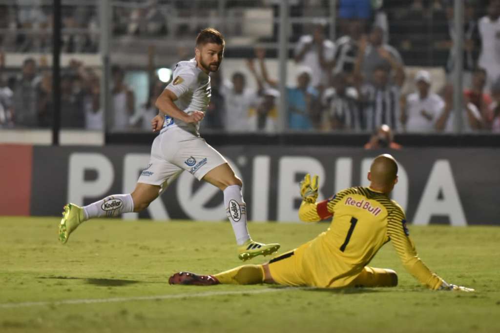 Gustavo Henrique e Sasha reclamam de dores na coxa e preocupam Santos