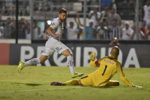 Gustavo Henrique e Sasha reclamam de dores na coxa e preocupam Santos
