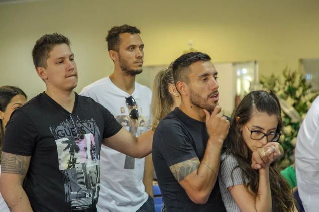 Neto, Alan Ruschel e Jackson Follmann compareceram ao velório do jornalista (Foto: Dinho Zanotto/Arquivo Pessoal)