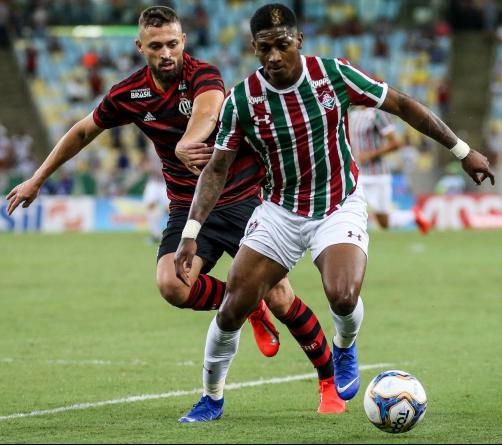 Everaldo minimiza tensão em clássico e lamenta queda do Fluminense: ‘Demos mole’