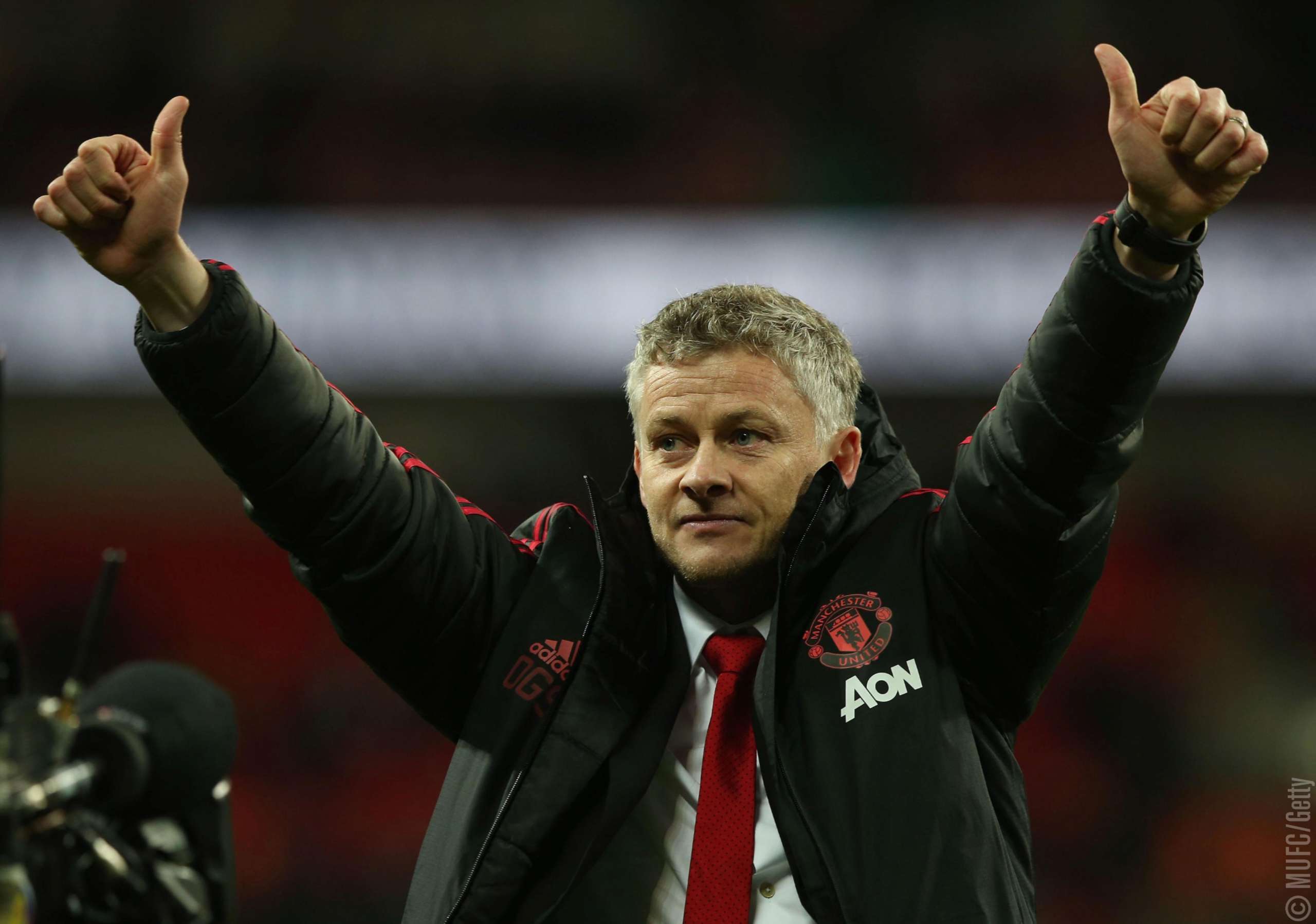 Solskjaer é confirmado como técnico do United e assina por três temporadas