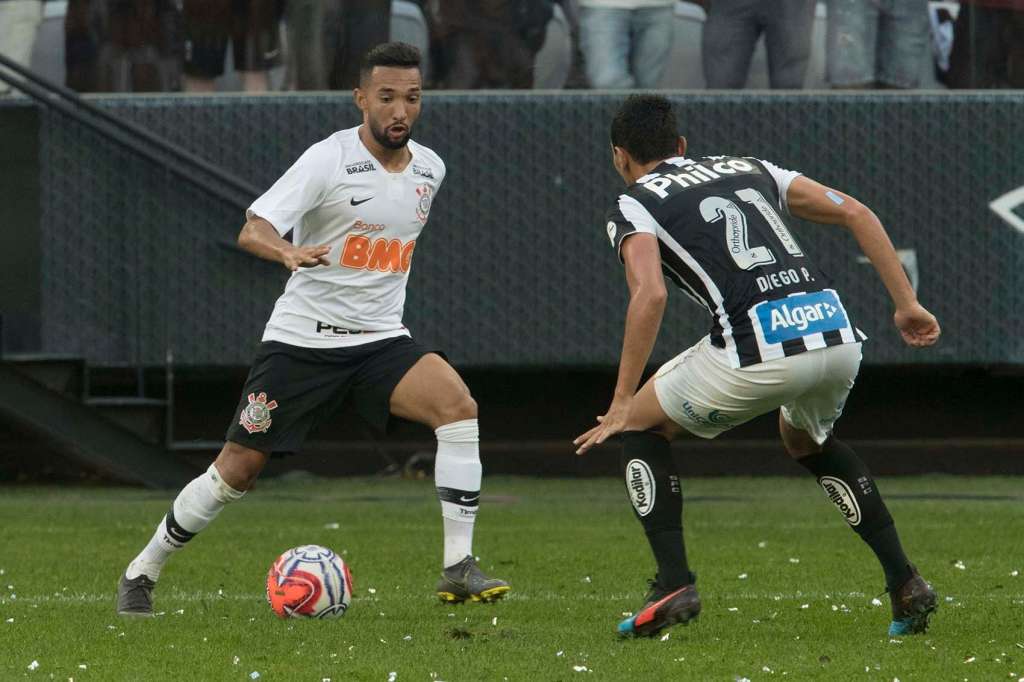 O atacante Clayon acredita em uma disputa bastante equilibrada diante do Santos na semifinal do Paulistão