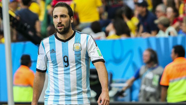 Aos 31 anos, Higuaín anuncia aposentadoria da Argentina: ‘Para alegria de muitos’