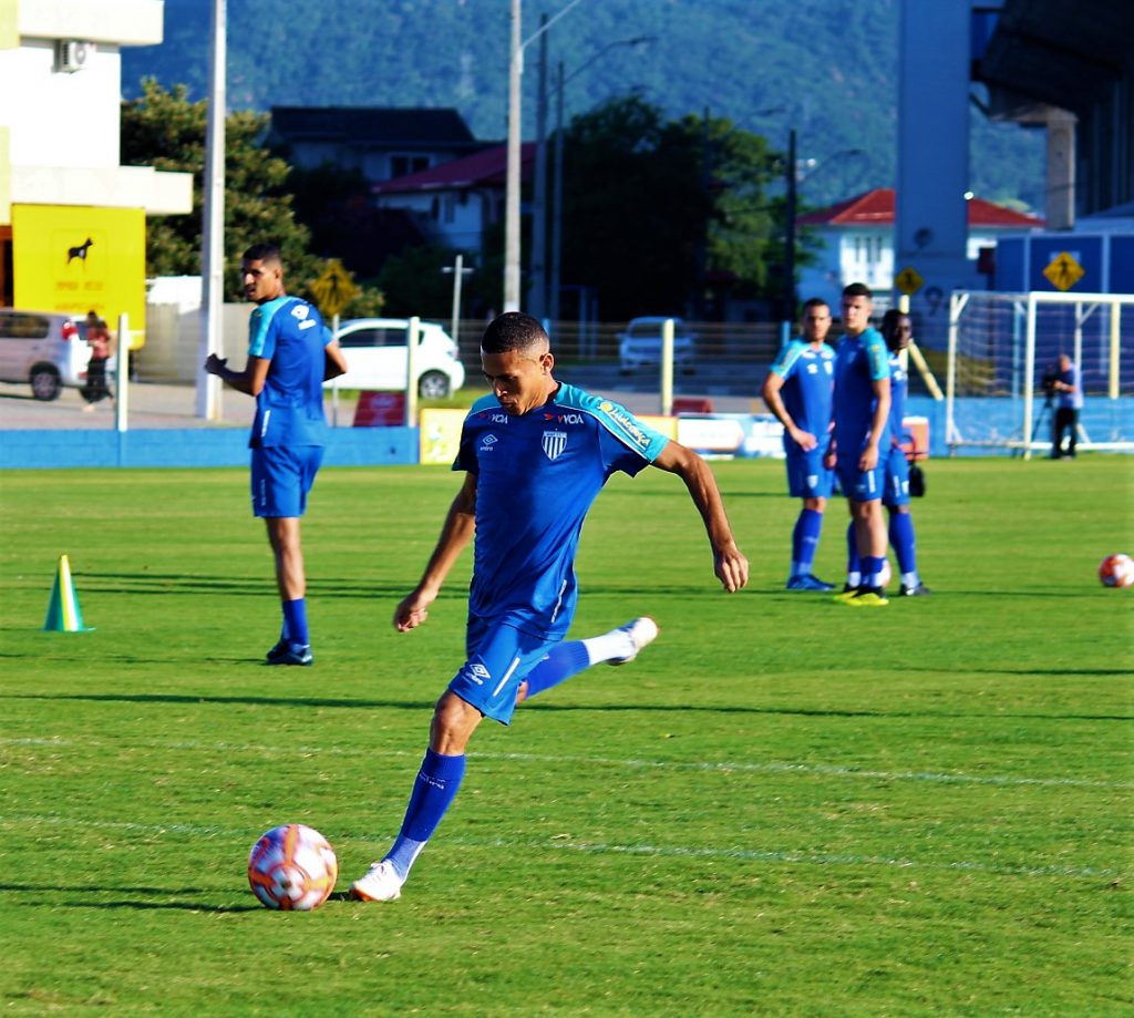 João Paulo pede para Avaí confirmar liderança para jogar finais na Ressacada