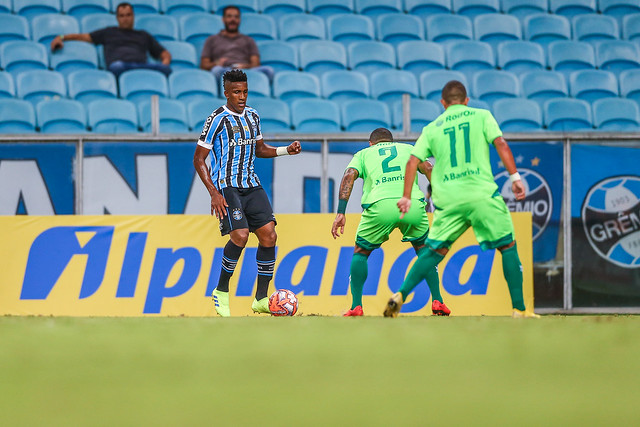 Após lesão de Marcelo Oliveira, Cortez se oferece para jogar na zaga do Grêmio