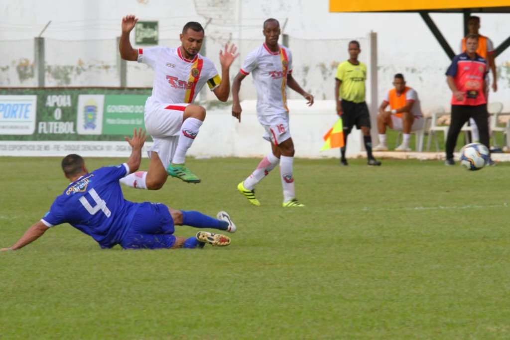 Sete, de Otacílio Neto, recebe o Águia Negra na tarde de quarta-feira no Chavinha (foto: Franz Mendes)
