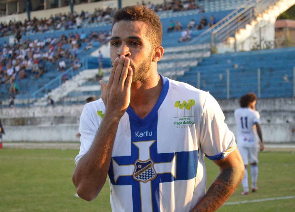 Alvinho, autor de três gols na goleada por 5 a 0 sobre o Taubaté (Fofo: Michael Sanches / Água Santa)