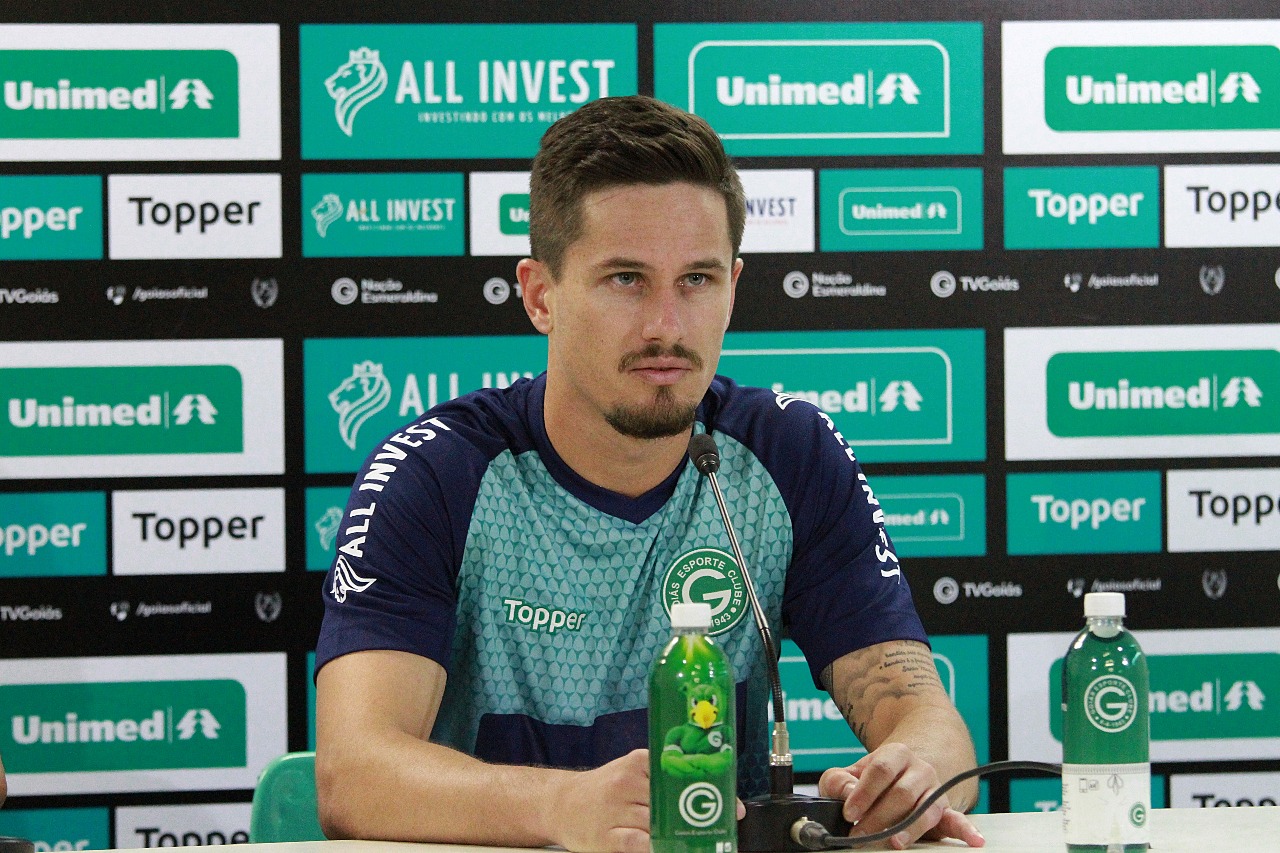 Goiás apresenta ex-goleiro da Ferroviária: “Um dos maiores do Brasil”