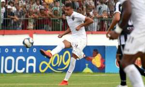 Lesionado, zagueiro pode ser devolvido ao Corinthians pelo Fluminense