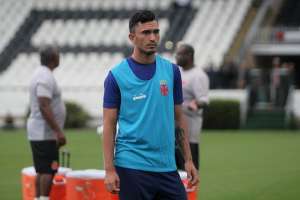 Após Tchê Tchê e Vitor Bueno, São Paulo busca volante do Vasco