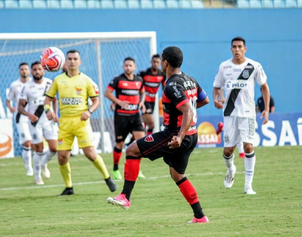No jogo de ida, Ponte Preta e Oeste empatam por 2 a 2 em Barueri (Foto: Jefferson Vieira/Oeste FC)