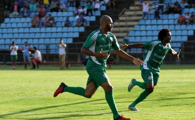 Ipatinga duela contra Democrata