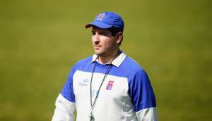 Série B: Técnico observa elenco e prepara lista de dispensas no Paraná