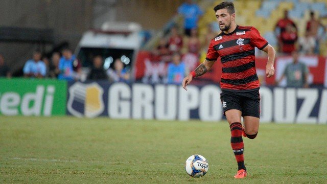 Contratação mais cara do Flamengo, Arrascaeta curte publicação sobre demissão de Abel
