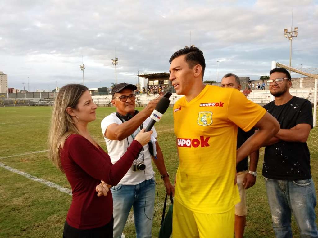  Zagueiro campeão do mundo passa de vilão à herói no gol do Brasiliense (Foto: Raimundo Torres)