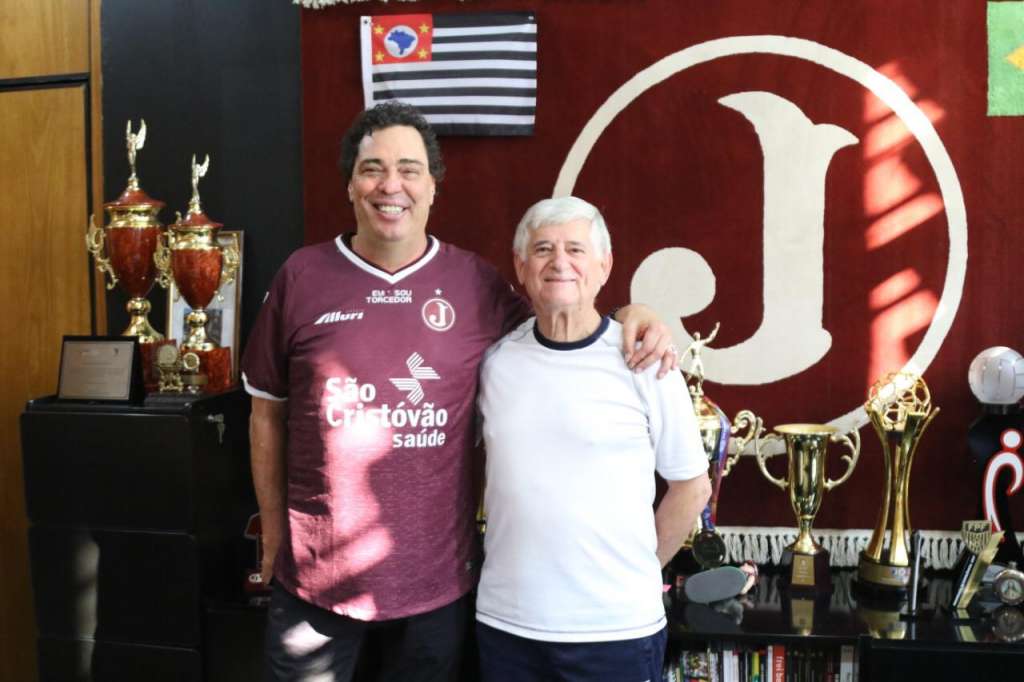 Casagrande, à esquerda, com a camisa do Juventus