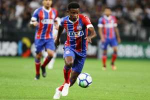 Arsenal manda representante ao Brasil para contratar meia Ramires, do Bahia