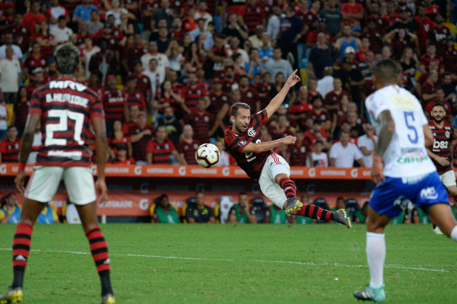 LIBERTADORES: Flamengo e River Plate goleiam em casa no encerramento da rodada