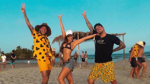Neymar posta foto ao lado de Isabella Arantes e revolta sertanejo